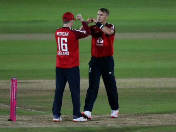  కరన్ సూపర్ బౌలింగ్: