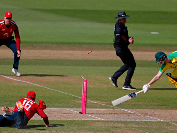 ఆదుకున్న ఫించ్, స్టోయినీస్..