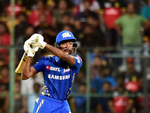 పెవిలియన్ చేరే క్రమంలో: