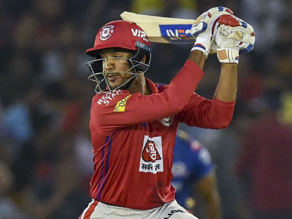 వారితో డ్రెస్సింగ్‌ రూమ్ అంతా సందడే: