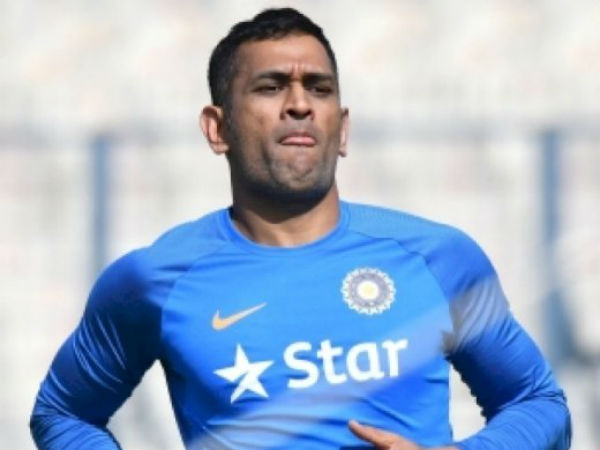 ఫ్యాన్స్ చందాలు వేసుకుని..