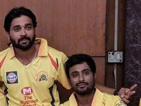 మురళీ విజయ్ లేదా అంబటి రాయుడు