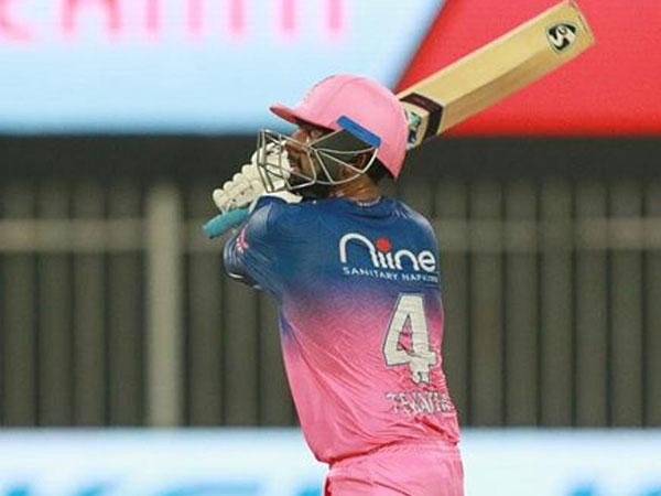 యూఏఈ మైదానాలు పెద్దవైనా యూఏఈ మైదానాలు పెద్దవైనా