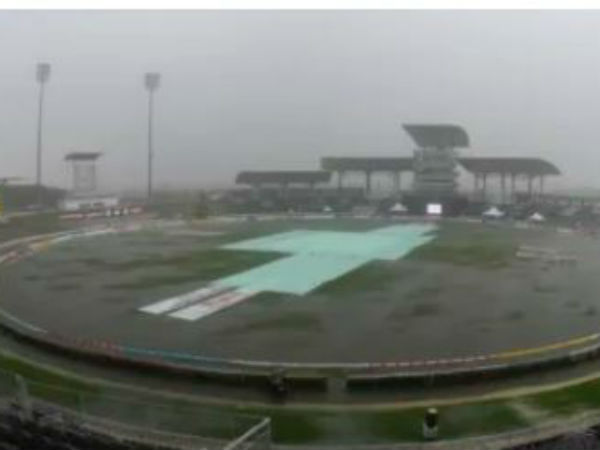  వర్షం నీటిలో ఎంజాయ్: