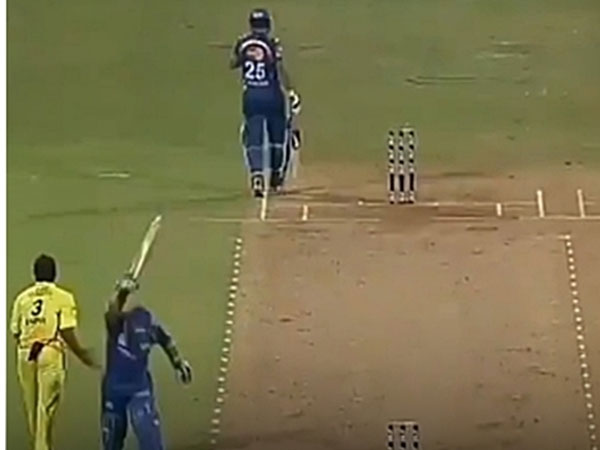 నాయర్‌ పరుగుకోసం ప్రయత్నించగా