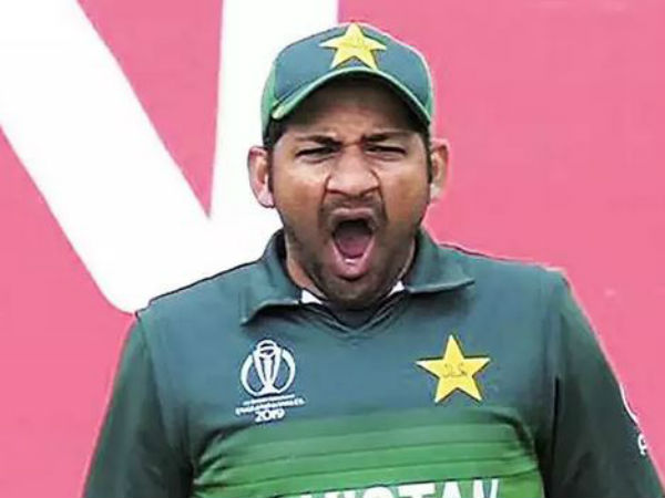  రెండుసార్లు ఇంగ్లండ్ సిరీస్‌లోనే: