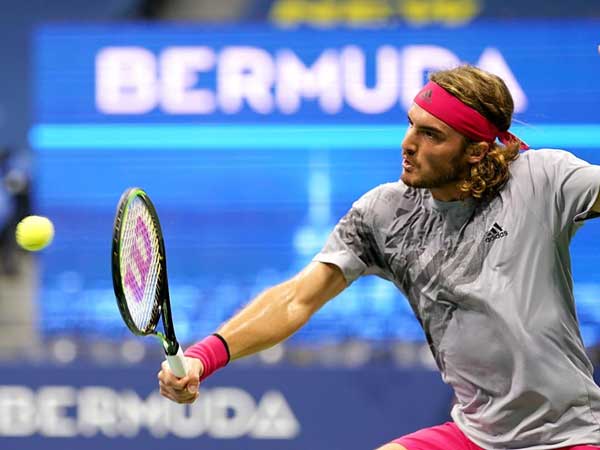 సిట్సిపాస్ ఔట్..