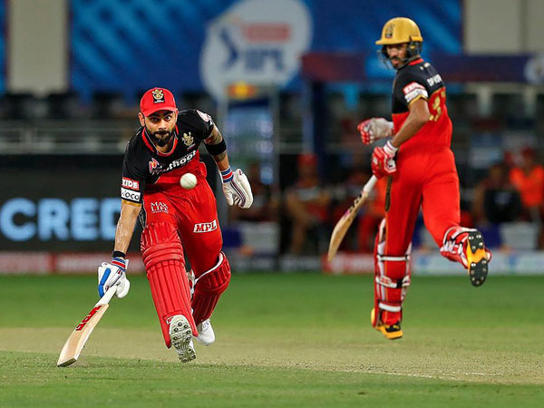 ఆఖర్లో పరుగులు ఇచ్చుకోవడం..