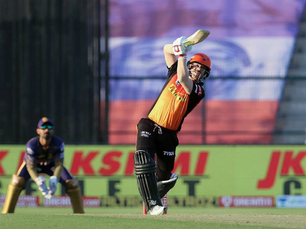 వార్నర్ పోరాడినా..