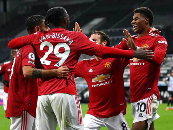 ఫుట్‌బాల్ మ్యాచ్‌లను కాదని..