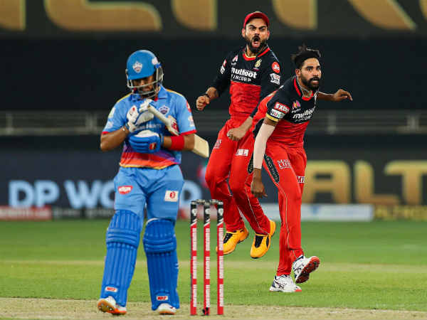 రెండు ఓవర్లు మెయిడెన్‌ :