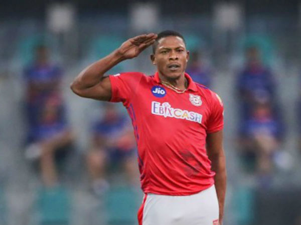 డికాక్ క్లీన్‌బౌల్డ్‌: