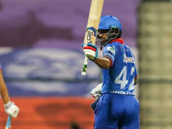 వేగంగా పెంచని ధావన్: