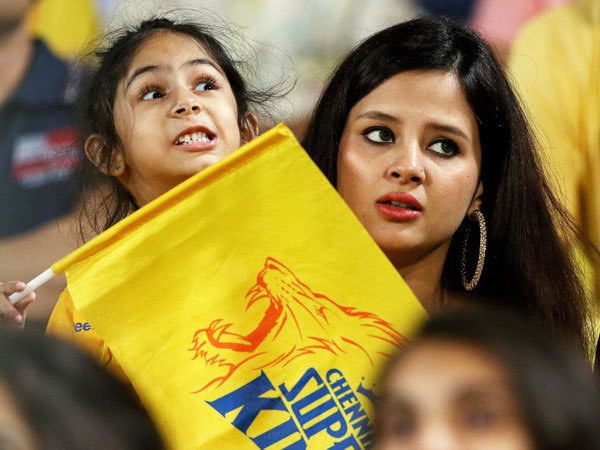 జడేజా దూకుడు మంత్రానికి ధోనీ భార్య ఫిదా..