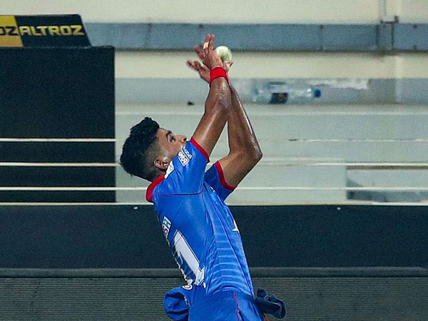 ఎడమ భుజానికి..