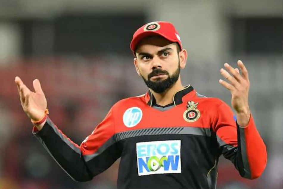 IPL 2020, RCB vs DC: WATCH Virat Kohli nearly applies saliva on ball IPL 2020, RCB vs DC: WATCH Virat Kohli nearly applies saliva on ball