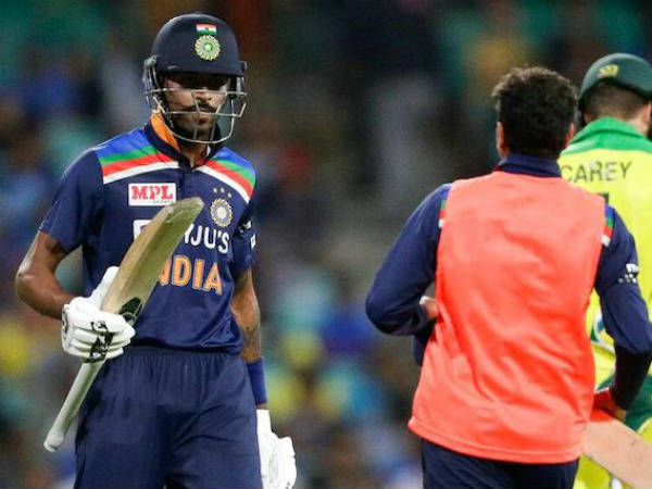 ఆదుకున్న ధావన్, పాండ్యా..