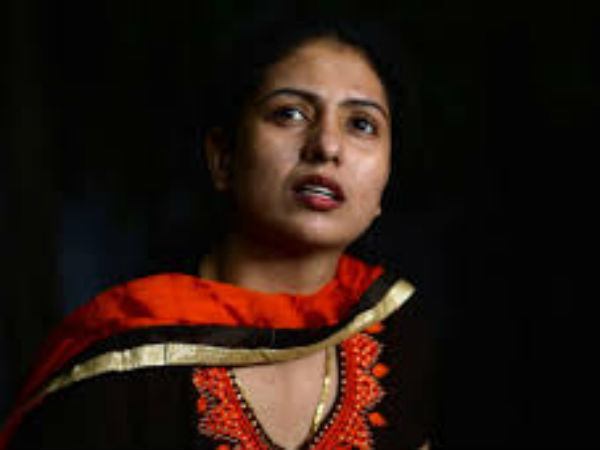 ఇంటి పనిమినిషే..