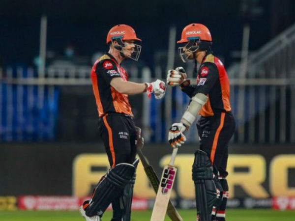 వార్నర్‌, సాహా అర్ధ శతకాలు: