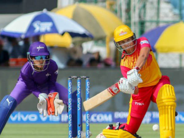 మెరిసిన చమరి: