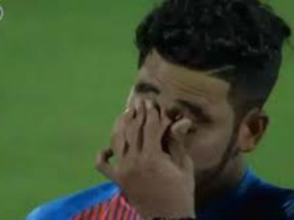 4-2-8-3.. సిరాజ్‌ గణాంకాలు: