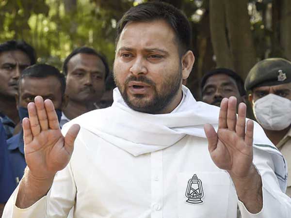 మా వాడు బాటిళ్లే అందిస్తున్నాడు..