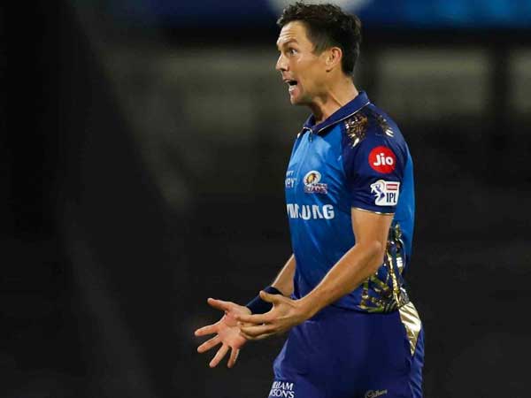 బౌల్ట్ సూపర్ బౌలింగ్.. 