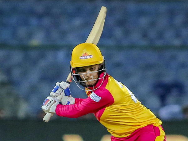 మంధాన బ్యాట్‌ జుళిపిస్తే: