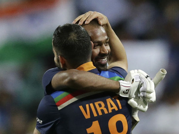 పాండ్యా అసాధారణ ఆటగాడు..