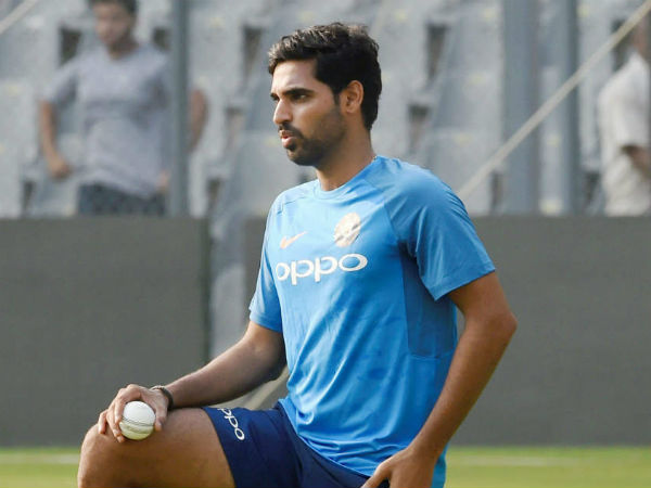 బౌలింగ్ చేస్తూ: