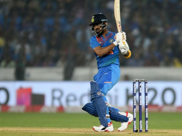  ఐదో స్థానంలో దిగి శతకం :