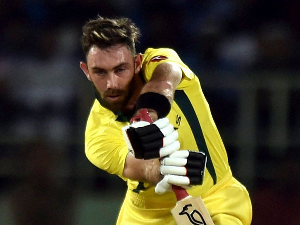 స్విచ్‌ హిట్టింగ్ షాట్లతో అలరించిన మాక్స్‌వెల్