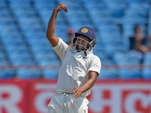 పిచ్‌ను కూడా చూడాలి..