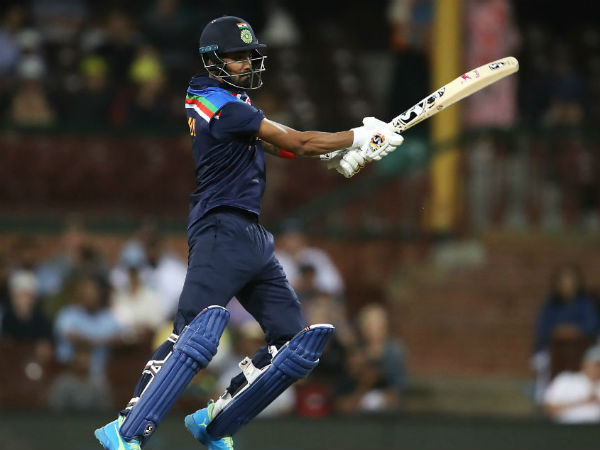 ఆరంభం అదరింది..