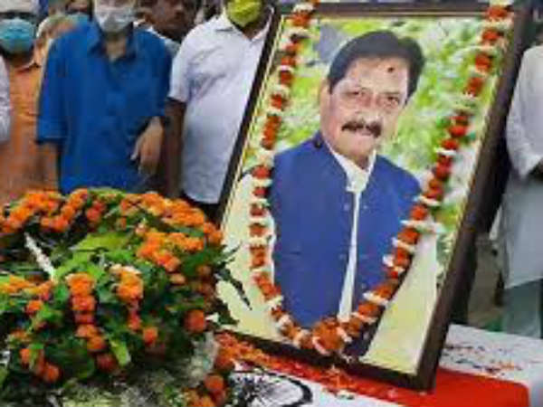  చేతన్ చౌహన్, డీ జోన్ మరణం..