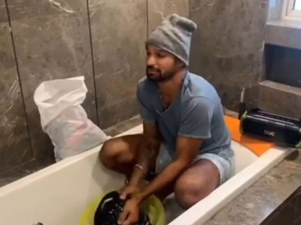 బట్టలు ఉతికిన గబ్బర్