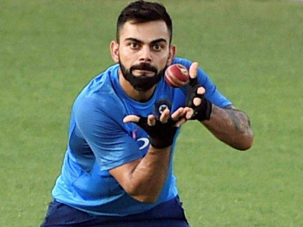 పోలీసు స్టేషన్‌లో కారు: