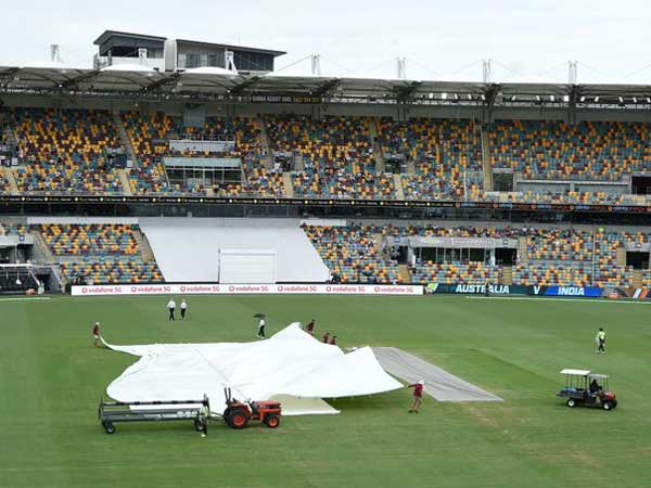 మరోసారి ఆటకు అంతరాయం