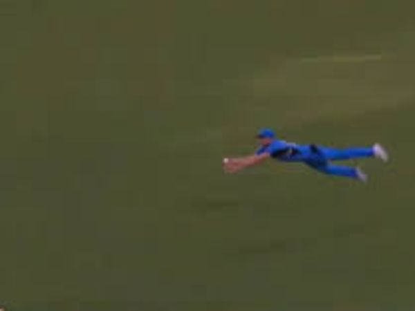  సూపర్‌మ్యాన్‌లా దూకుతూ: