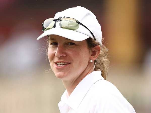 ఆన్‌ఫీల్డ్ అంపైర్‌గా కూడా రికార్డు