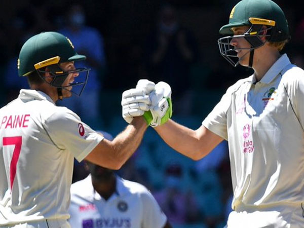 గ్రీన్ తొలి అర్ధ శతకం