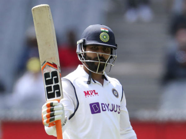 స్కార్క్ బౌలింగ్‌లో గాయం..