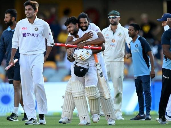 పంత్, సుందర్ అటాకింగ్: 