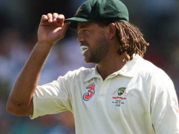 సైమండ్స్ ఔటైనా..