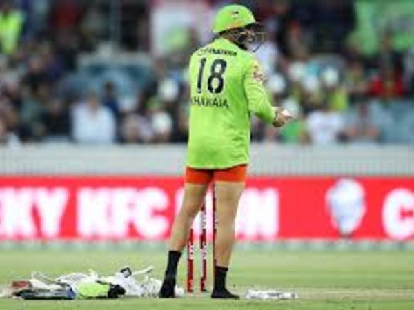  చెలరేగిన హీజ్లెట్, జిమ్మీ..