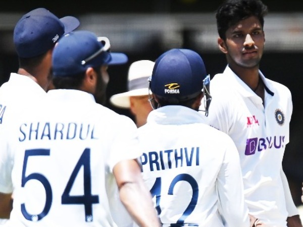 369 పరుగులకు ఆలౌట్: