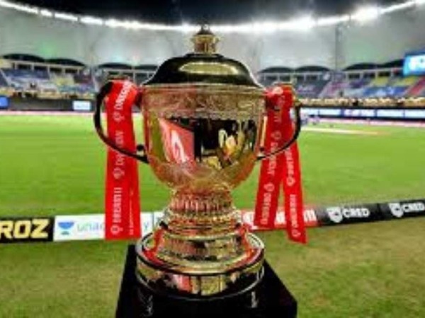 ప్రాంఛైజీలు తీసుకున్న ఆటగాళ్ల లిస్ట్: