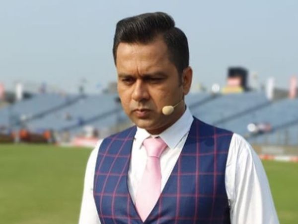 ఆఫ్ స్పిన్నర్ తీసుకోవాలి..