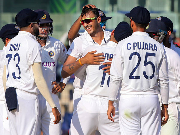 చెలరేగిన అక్షర్