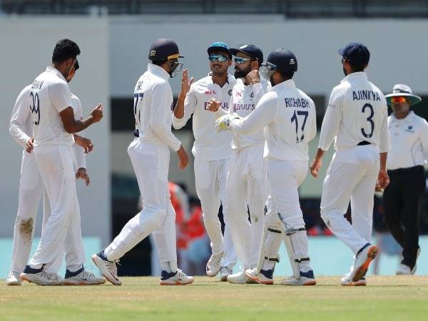 స్టోక్స్ బౌల్డ్..